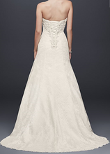 Load image into Gallery viewer, David&#39;s Bridal &#39;A Line&#39; size 2 used wedding dress back view on model

