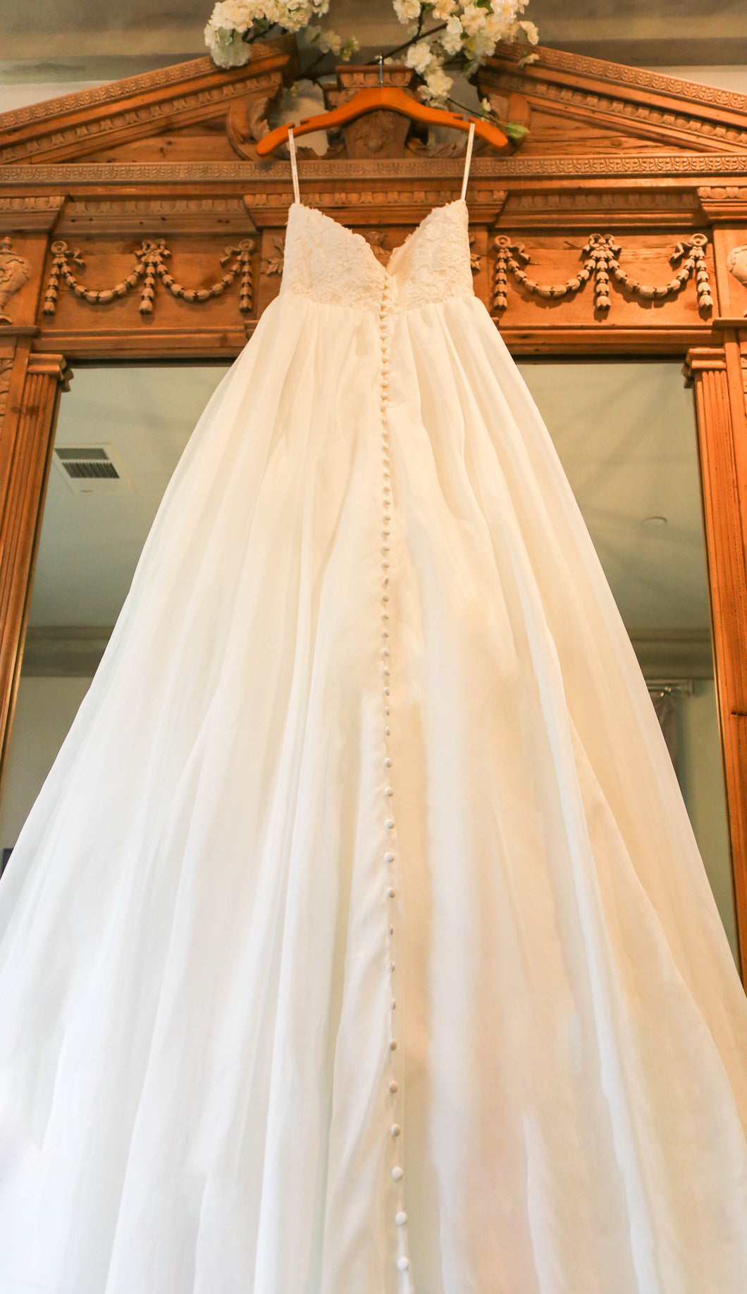 Essence of Australia '1702' size 6 new wedding dress front view on hanger