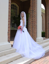 Load image into Gallery viewer, Demetrios &#39;984&#39; size 2 used wedding dress side view on bride
