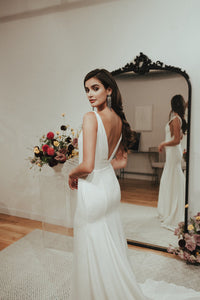 Sarah Seven 'Belmont' size 6 new wedding dress side view on model