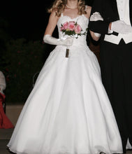 Load image into Gallery viewer, Pronovias &#39;Custom&#39; size 2 used wedding dress front view on bride
