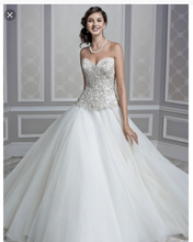 Load image into Gallery viewer, Kenneth Winston &#39;1597&#39; size 2 used wedding dress front view on model
