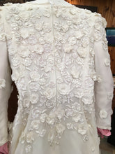 Load image into Gallery viewer, Carolina Herrera &#39;Long Sleeved&#39; size 4 used wedding dress back view close up 
