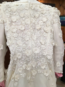 Carolina Herrera 'Long Sleeved' size 4 used wedding dress back view close up 