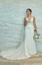Load image into Gallery viewer, Alyne &#39;Hope&#39; size 2 used wedding dress front view on bride
