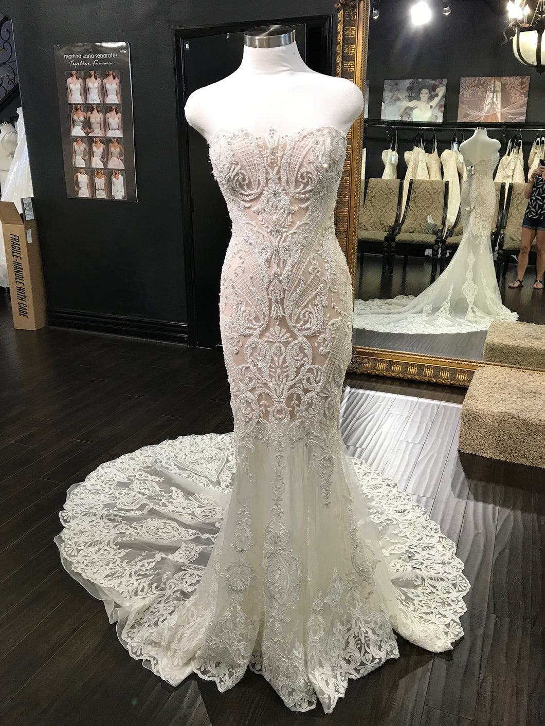Badgley Mischka 'Avita' size 6 new wedding dress front view on mannequin
