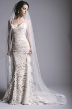 Load image into Gallery viewer, Anna Maier &#39;Lyon&#39; size 6 new wedding dress front view on model
