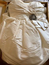 Load image into Gallery viewer, Amsale &#39;Melina&#39; size 14 used wedding dress front view flat
