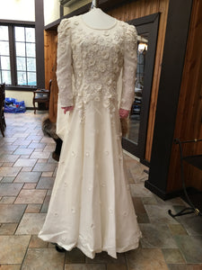 Carolina Herrera 'Long Sleeved' size 4 used wedding dress back view on hanger
