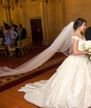 Load image into Gallery viewer, Vera Wang &#39;Off the Shoulder&#39; size 6 used wedding dress side view on bride
