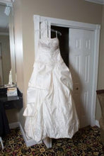 Load image into Gallery viewer, Kenneth Winston &#39;1458&#39; size 12 used wedding dress front view on hanger

