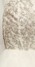 Load image into Gallery viewer, Lazaro &#39;3553&#39; size 6 used wedding dress view of beading
