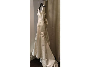 Carolina Herrera 'Aubrey' size 0 used wedding dress front view on hanger