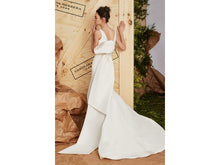 Load image into Gallery viewer, Carolina Herrera &#39;Aubrey&#39; size 0 used wedding dress back view on model
