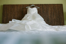 Load image into Gallery viewer, Hayley Paige &#39;Guindon&#39; - Hayley Paige - Nearly Newlywed Bridal Boutique - 1
