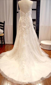 Casablanca '2168' size 14 new wedding dress back view on mannequin