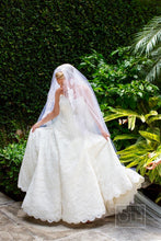 Load image into Gallery viewer, Vera Wang &#39;Jessica Simpson Dress&#39; size 4 used wedding dress front view on bride
