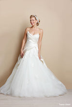 Load image into Gallery viewer, Monique Lhuillier &#39;Cecelia&#39; size 8 sample wedding dress front view on bride
