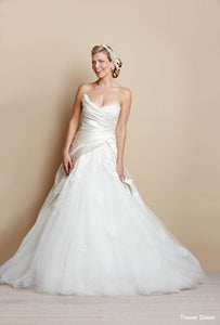 Monique Lhuillier 'Cecelia' size 8 sample wedding dress front view on bride