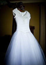Load image into Gallery viewer, Symphony of Venus &#39;TB7678&#39; size 8 used wedding dress front view on hanger
