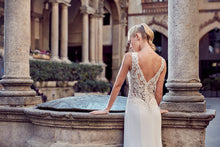 Load image into Gallery viewer, Eddy K. &#39;Milano&#39; size 8 new wedding dress back view on model
