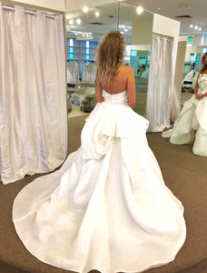 Monique Lhuillier 'Emerson' size 4 new wedding dress back view on bride