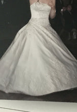 Load image into Gallery viewer, Demetrios &#39;9610&#39; size 6 used wedding dress front view on bride
