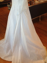 Load image into Gallery viewer, Douglas Hannant &#39;Annie&#39; - Douglas Hannant - Nearly Newlywed Bridal Boutique - 4
