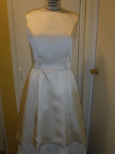 Load image into Gallery viewer, Custom &#39;Simple Clean&#39; - Custom - Nearly Newlywed Bridal Boutique - 4
