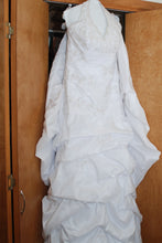 Load image into Gallery viewer, David&#39;s Bridal &#39;9606&#39; size 12 used wedding dress front view on hanger
