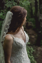 Load image into Gallery viewer, Melissa Sweet &#39;Scalloped A Line&#39; size 4 used wedding dress side view on bride
