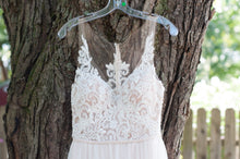 Load image into Gallery viewer, Stella York &#39;6555 IV&#39; size 4 new wedding dress front view close up on hanger
