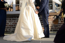 Load image into Gallery viewer, Anne Barge &#39;Brooks&#39; size 8 used wedding dress side view on bride
