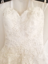 Load image into Gallery viewer, Casablanca &#39;Juniper&#39; size 4 used wedding dress front view close up on hanger
