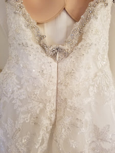 Casablanca 'Juniper' size 4 used wedding dress back view close up