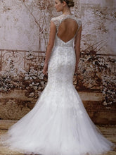 Load image into Gallery viewer, Monique Lhuillier &#39;Adele&#39; - Monique Lhuillier - Nearly Newlywed Bridal Boutique - 1

