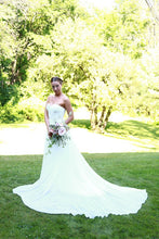 Load image into Gallery viewer, Marchesa &#39;B90801&#39; - Marchesa - Nearly Newlywed Bridal Boutique - 1
