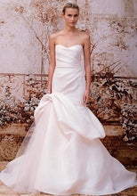 Load image into Gallery viewer, Monique Lhuillier &#39;Madison&#39; - Monique Lhuillier - Nearly Newlywed Bridal Boutique - 1
