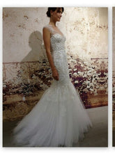 Load image into Gallery viewer, Monique Lhuillier &#39;Adele&#39; - Monique Lhuillier - Nearly Newlywed Bridal Boutique - 3
