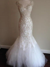 Load image into Gallery viewer, Monique Lhuillier &#39;Adele&#39; - Monique Lhuillier - Nearly Newlywed Bridal Boutique - 4
