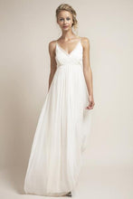 Load image into Gallery viewer, Saja &#39;HB6622&#39; size 2 used wedding dress front view on model
