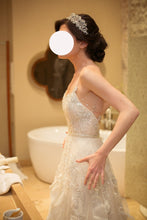 Load image into Gallery viewer, Inbal Dror &#39;BR 17-04&#39; size 6 used wedding dress side view on bride
