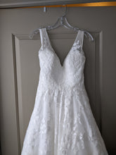 Load image into Gallery viewer, Lux &amp; Love Bridals &#39;Penelope P924&#39;
