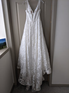 Lux & Love Bridals 'Penelope P924'