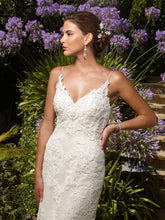 Load image into Gallery viewer, Casablanca &#39;1975&#39; size 10 used wedding dress front view on model
