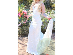 Katie May 'Poipu' size 2 used wedding dress side view on bride