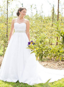 Allure Bridals '8969' size 4 used wedding dress front view on bride
