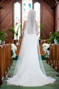Watters 'Cruz' size 4 used wedding dress back view on bride
