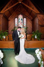 Load image into Gallery viewer, Watters &#39;Cruz&#39; size 4 used wedding dress side view on bride
