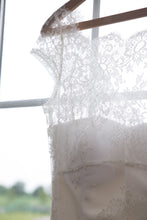 Load image into Gallery viewer, Rebecca Schoneveld &#39;Julie&#39; size 8 used wedding dress view of bodice lace
